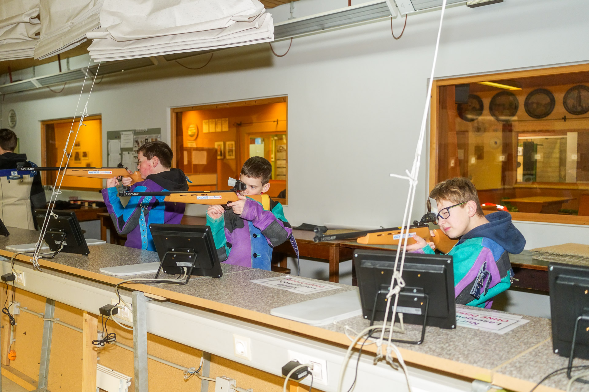 Jugendtraining mit Lasergewehren