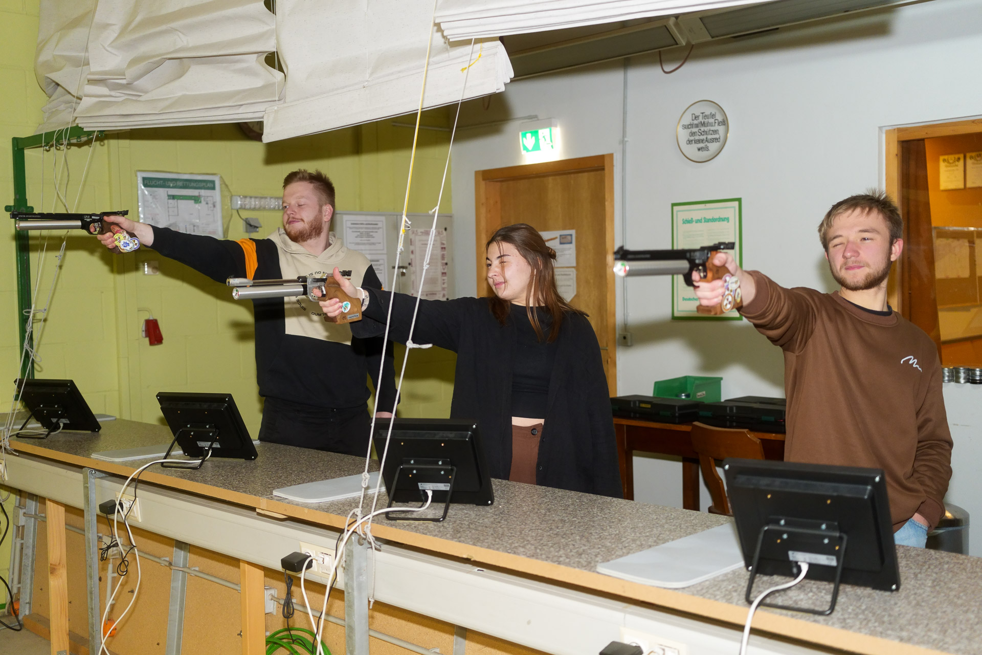 Jugendtraining mit Luftpistolen